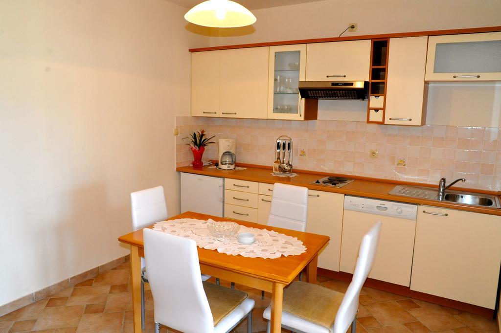 Apartments Stare Brajde Lopar Habitación foto